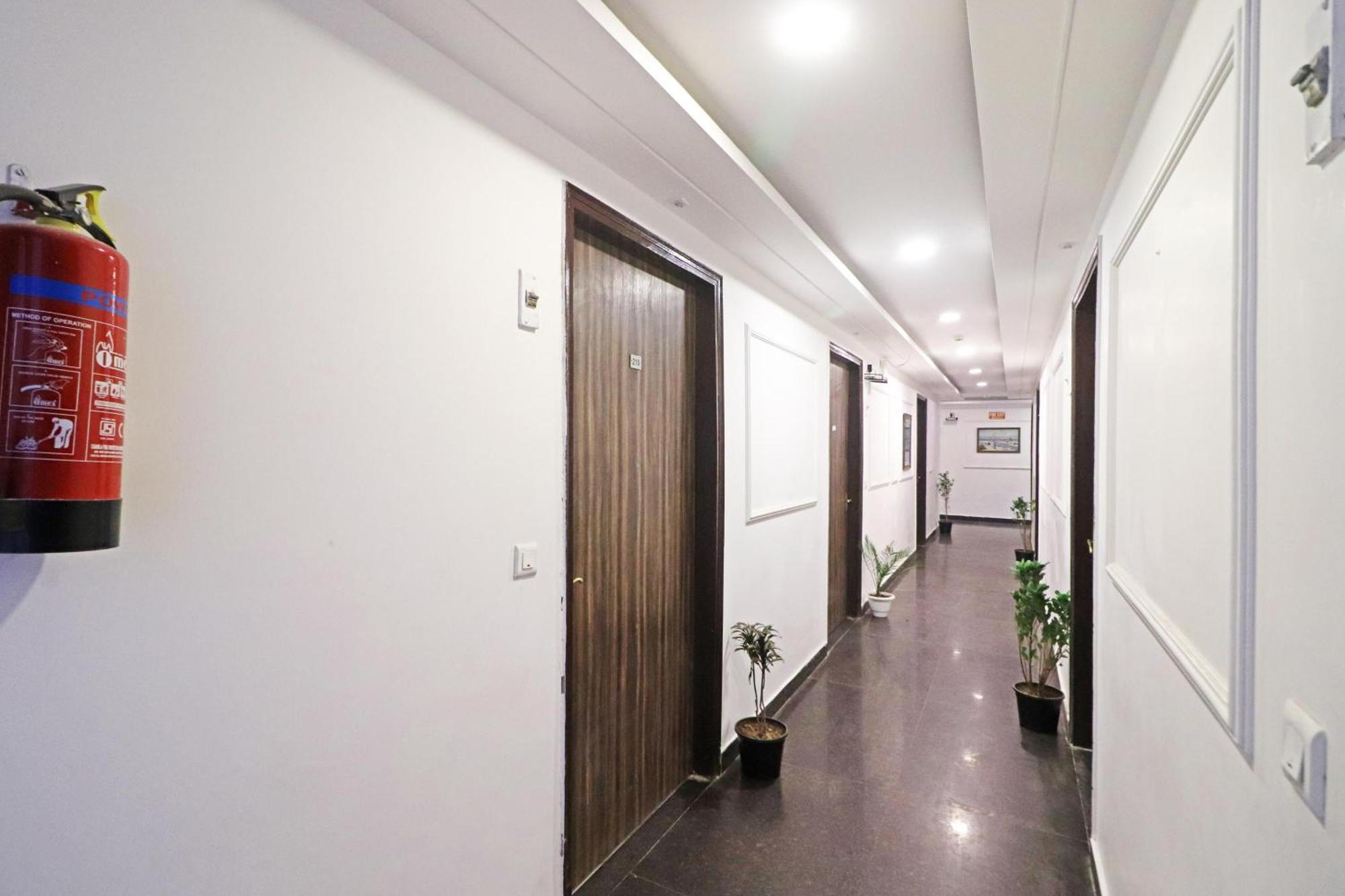 Hotel Mayda Prime Near Delhi Airport Ню Делхи Екстериор снимка