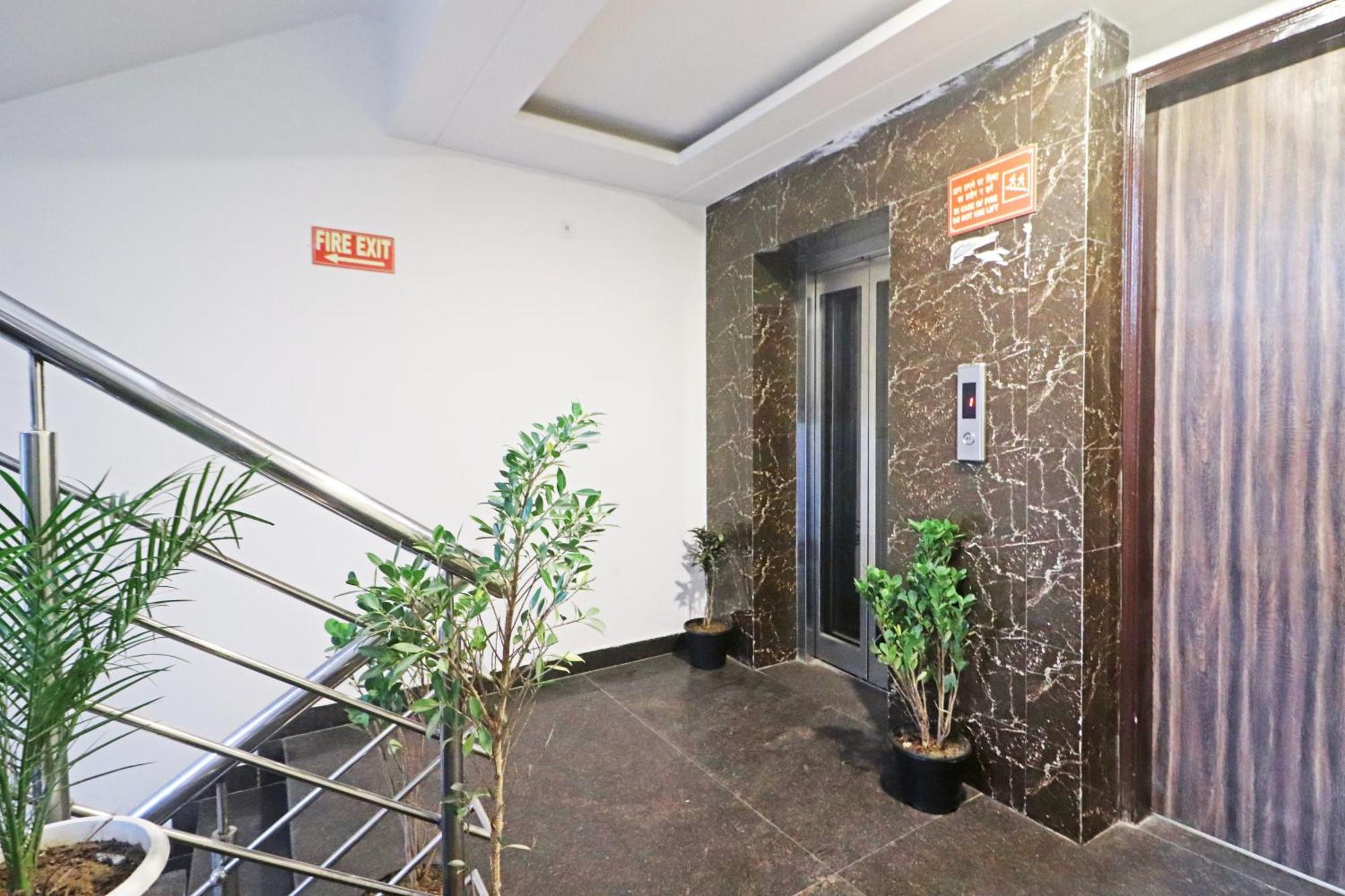 Hotel Mayda Prime Near Delhi Airport Ню Делхи Екстериор снимка